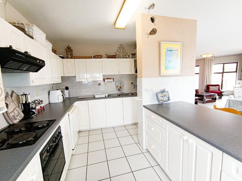 Neat and spacious townhouse in Mainau Complex - Photo 6