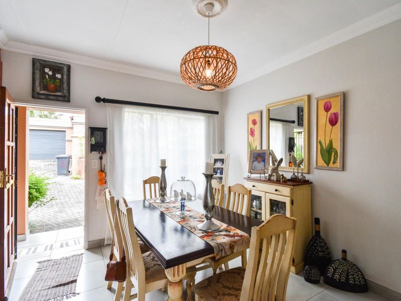 Move-In Ready Townhouse in Secure Old Faerie Glen Complex - Photo 10