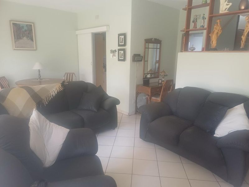 Charming Duplex Townhouse with Private Garden & Double Garage! - Photo 3