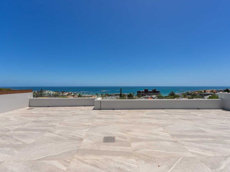 Brand-New 5-Bedroom Luxury Home in Camps Bay - Photo 3