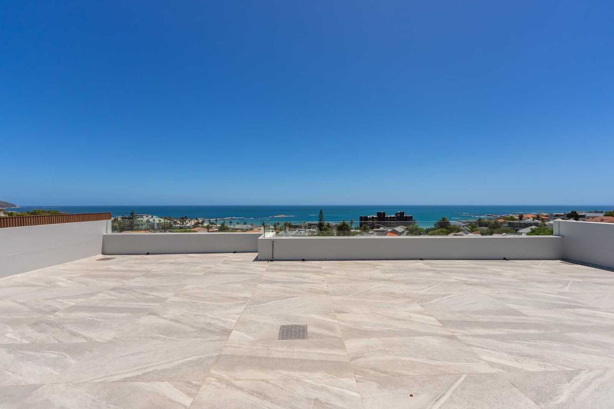 Brand-New 5-Bedroom Luxury Home in Camps Bay - Photo 3