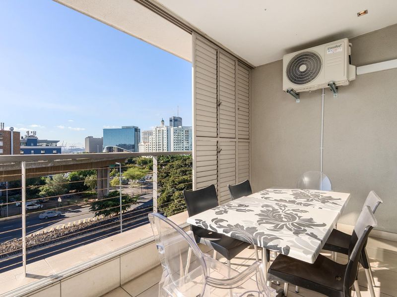 Scarce 3 Bedroom Apartment in the heart of De Waterkant - Photo 3