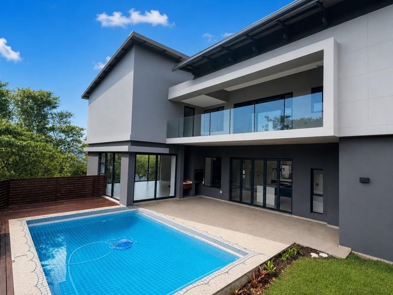 Modern Spacious Home - Photo 1