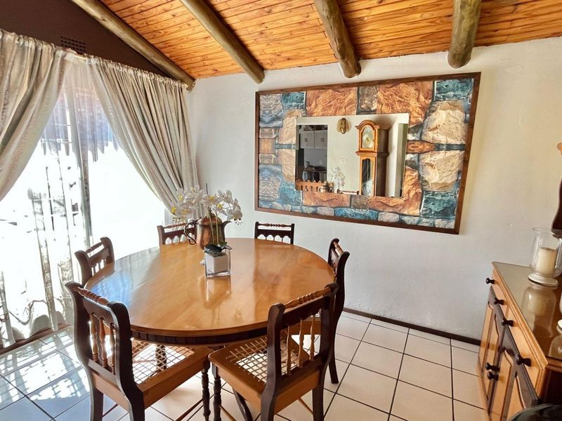 Luxurious Living Awaits in Sunward Park Village! - Photo 3