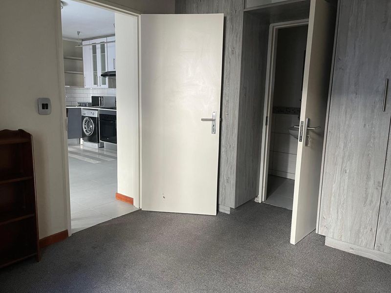 Modern 2 Bedroom in the Heart of Hatfield - Photo 7