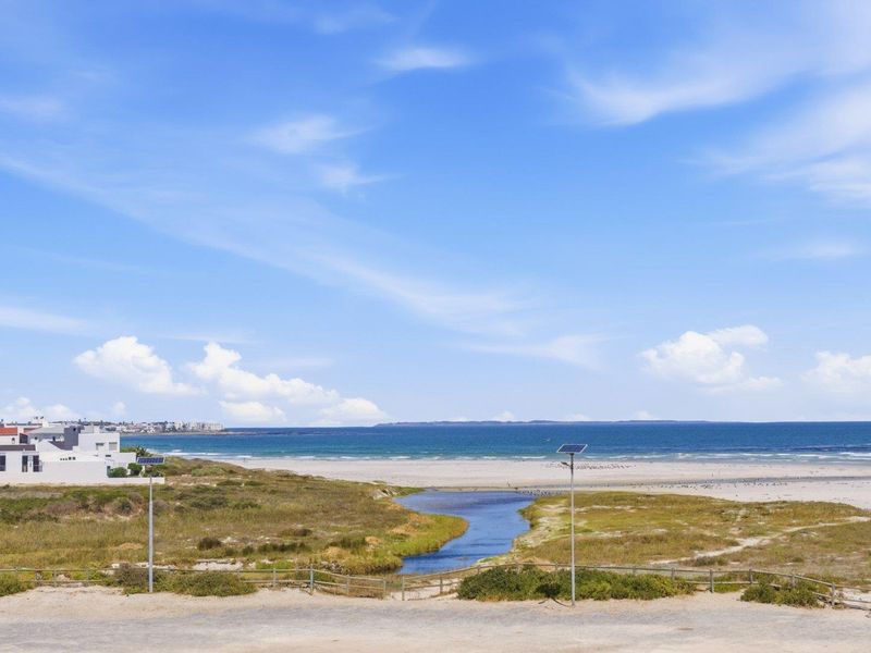 3 Bedrooms | Exceptional Space | Ocean & Mountain Outlook - Photo 10