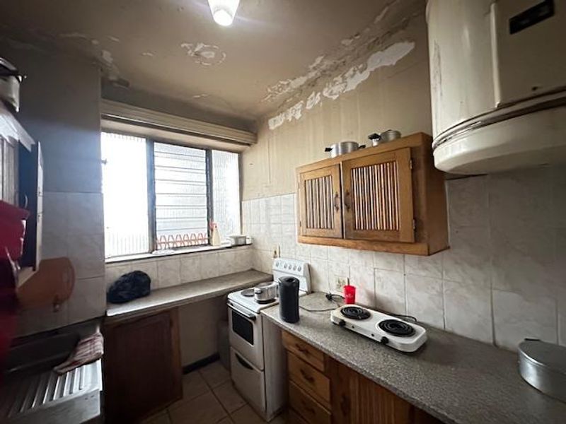 Spacious 4-Bedroom Apartment for Sale in Arcadia - Photo 3