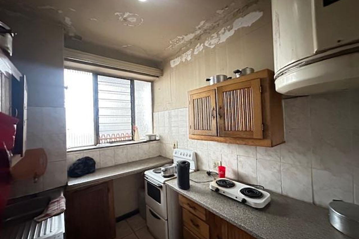 Spacious 4-Bedroom Apartment for Sale in Arcadia - Photo 3