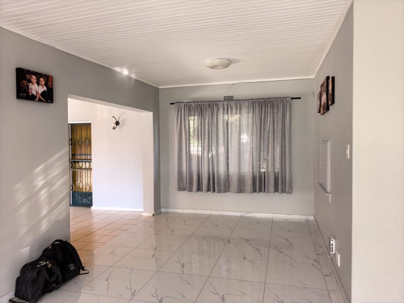 Spacious Double-Storey Family Home with Flatlet and Pool - Photo 8