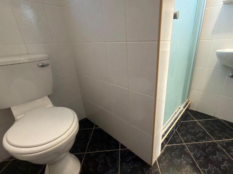 4 Bedroom Townhouse TO LET in Ludwigsdorf - Photo 8