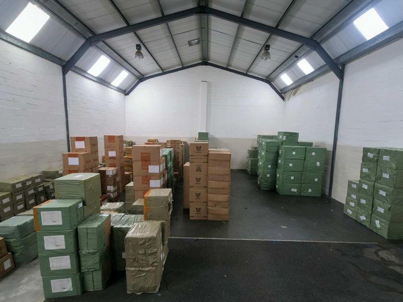 Secure double volume warehouse/offices to let - Montague Gardens - Photo 8