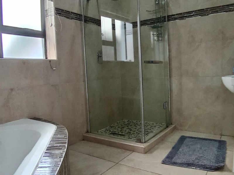 Sophisticated Living with Endless Potential - Photo 10