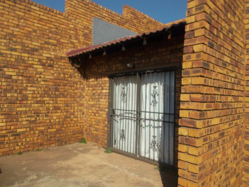 Property for sale in a sought - after area - Photo 3