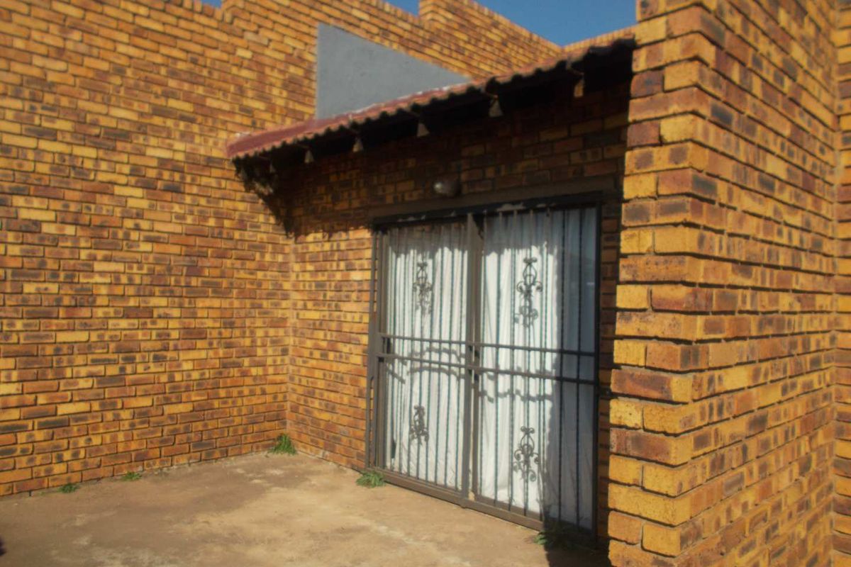 Property for sale in a sought - after area - Photo 3