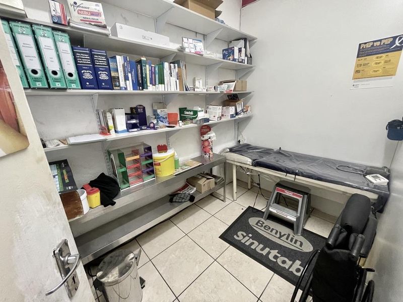 Hendra - Prime Retail Space To Let in Red Hill Shopping Centre - Photo 7