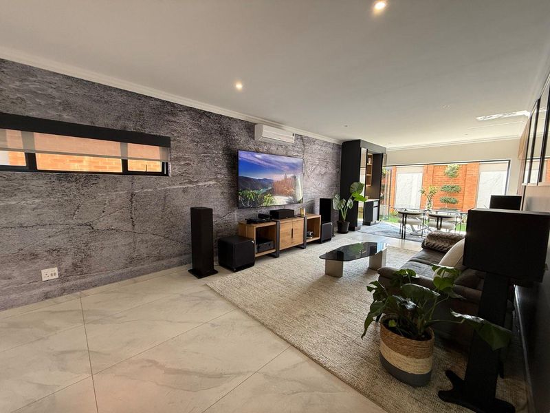 Luxury 4/5-Bedroom Contemporary Residence with Premium Finishes, Smart Home Features & Designer Living - Photo 4