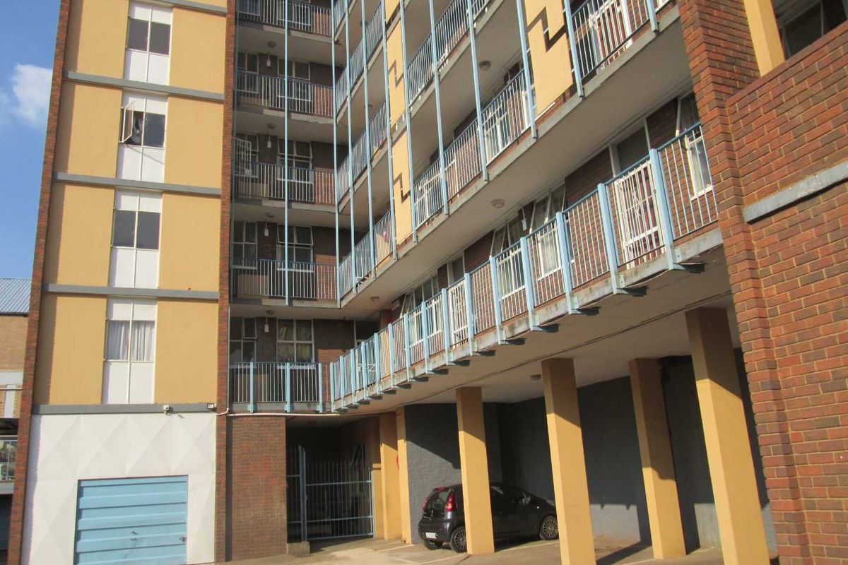 BEAUTIFUL AND NEAT [2] TWO BEDROOMS APARTMENT FOR SALE IN SUNNYSIDE [ JAN FE CELLIERS FLATS ] - Photo 3