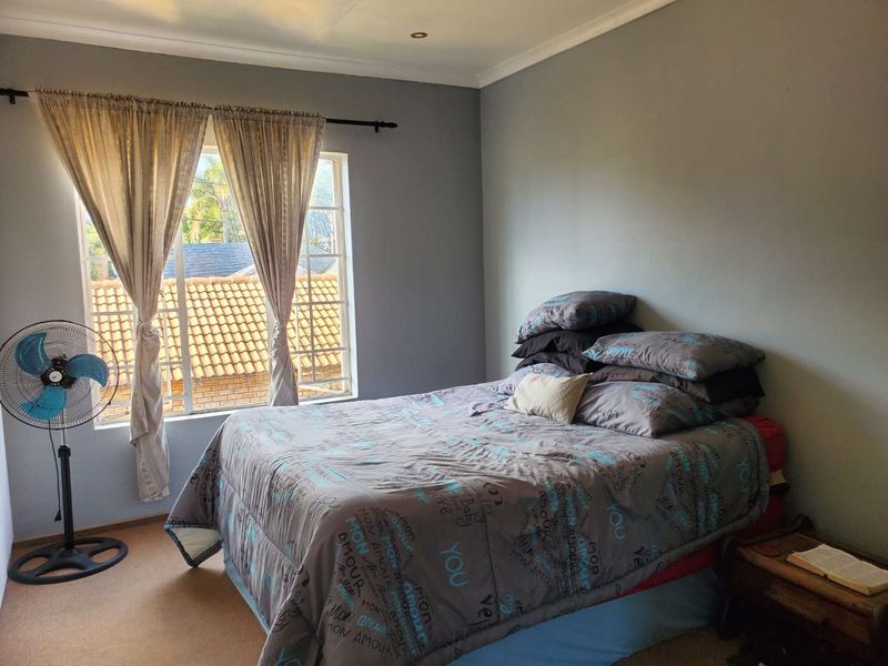 Spacious 3-bedroom Lock-up and Go apartment with Scenic Views. - Photo 9