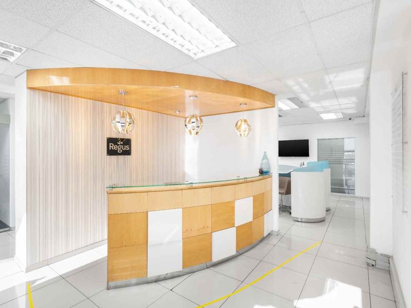 Private office space for 4 persons in Regus Harbour View. - Photo 4