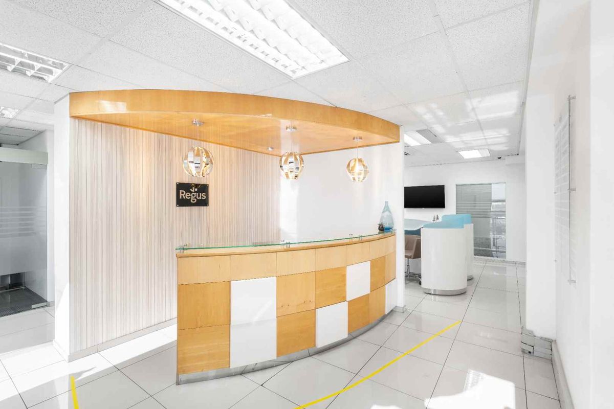 Private office space for 4 persons in Regus Harbour View. - Photo 4