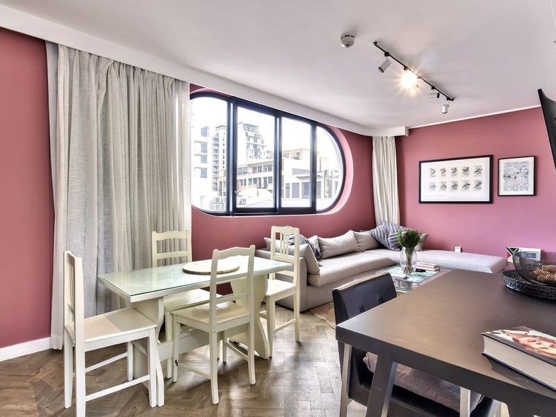 Stylish City Living and Airbnb with Iconic Design & good Views - Photo 5