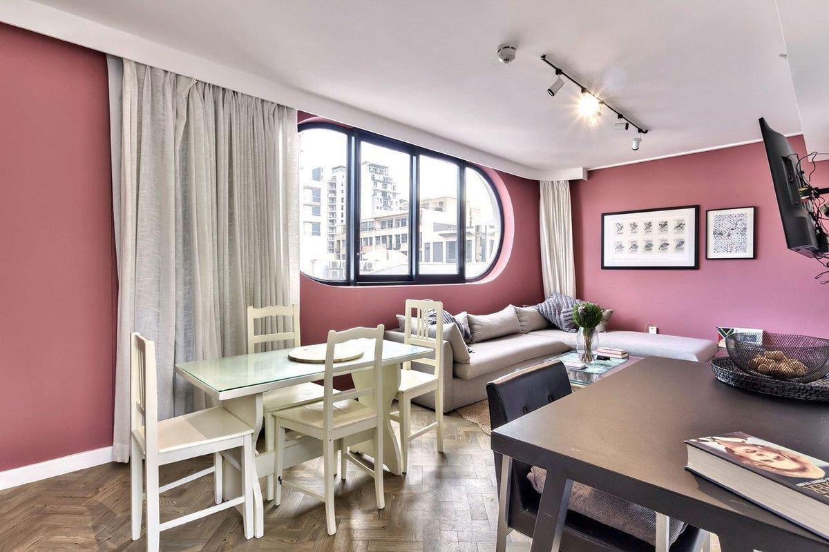 Stylish City Living and Airbnb with Iconic Design & good Views - Photo 5