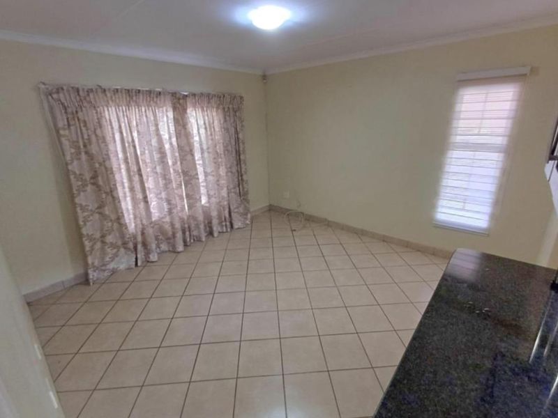 Three bedrooms house for sale in Atteridgeville - Photo 8