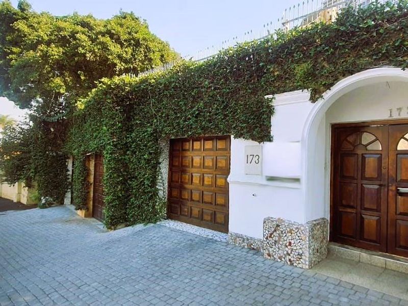 Stunning Double-Storey House with City and Sea Views in Musgrave - Photo 4