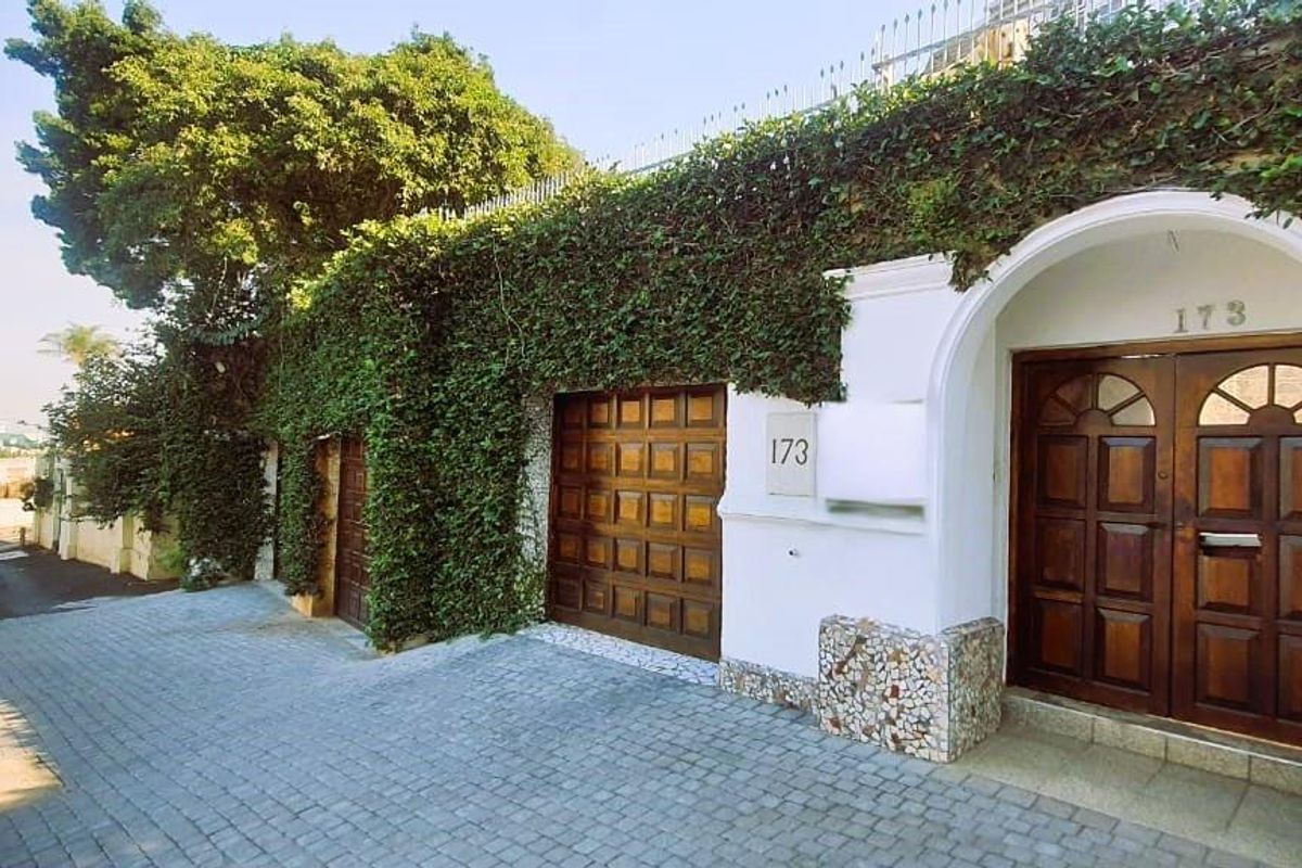 Stunning Double-Storey House with City and Sea Views in Musgrave - Photo 4