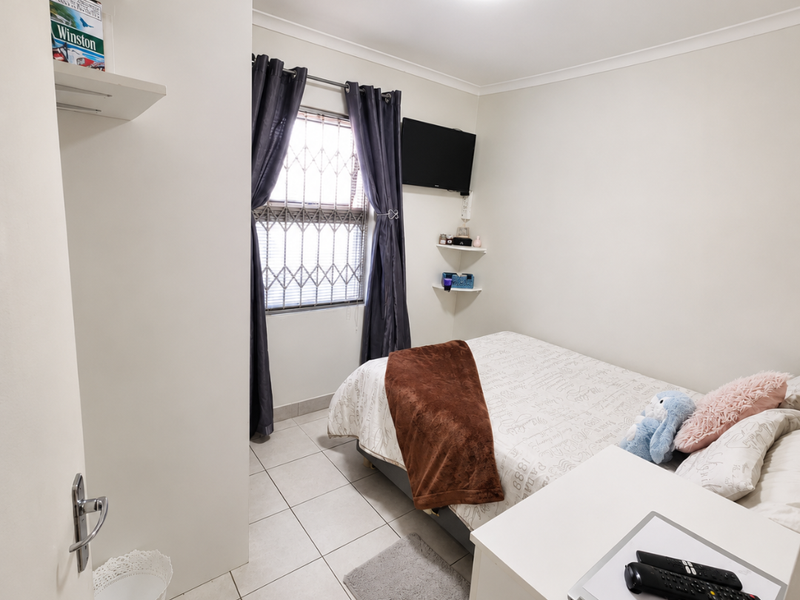 Newly Renovated Ground Floor Gem with Garage - Photo 8