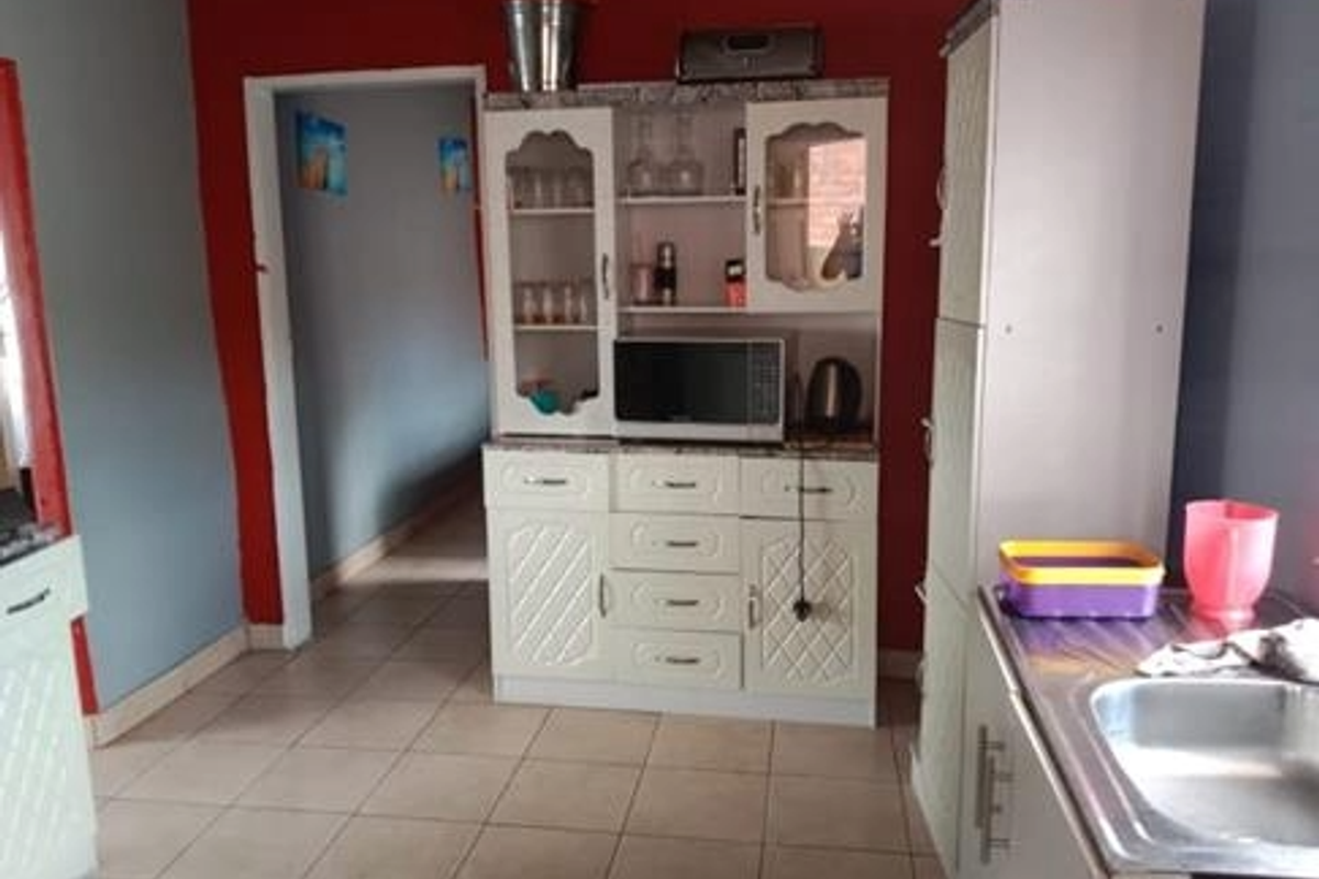 Two Bedrooms house for sale in Atteridgeville - Photo 3