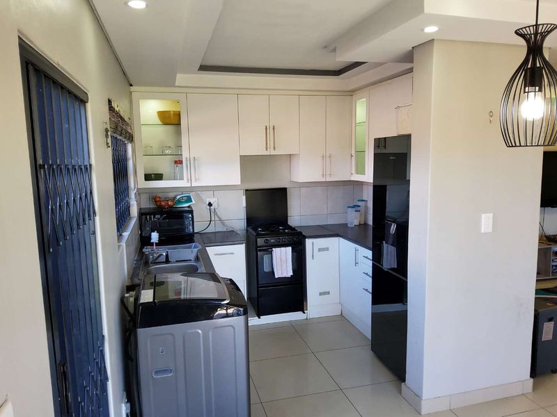 Modern fabulous spaces 3bedroom, family house, with morning fresh sea breeze,  with excellent security and big outside area - Photo 6