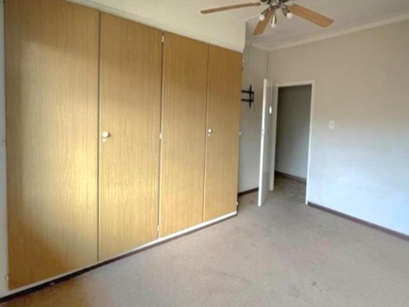 Spacious abode - Photo 5