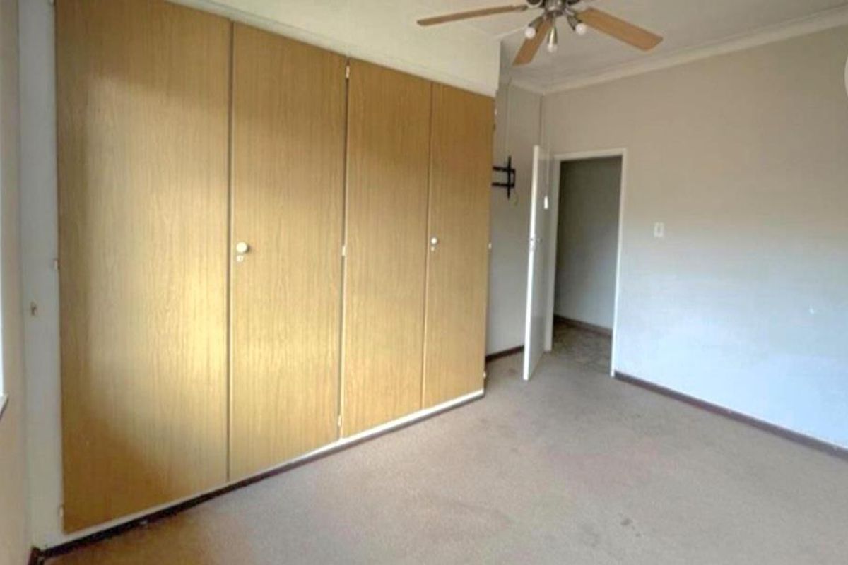 Spacious abode - Photo 5