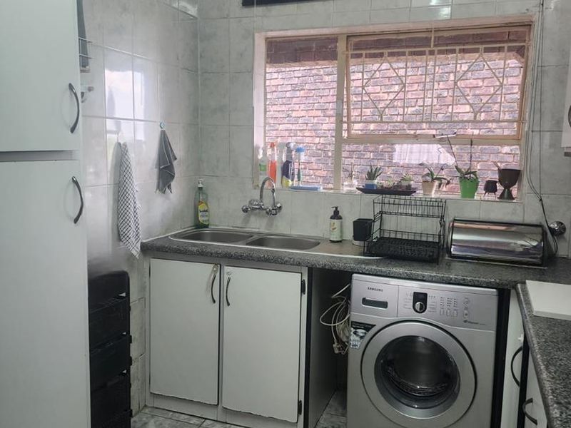 2 Bedroom Apartment for Sale in Croydon - Photo 4