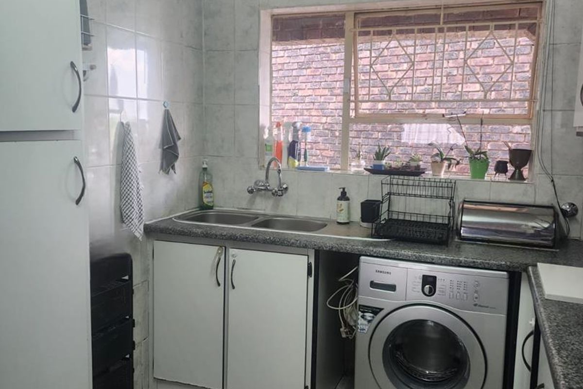 2 Bedroom Apartment for Sale in Croydon - Photo 5