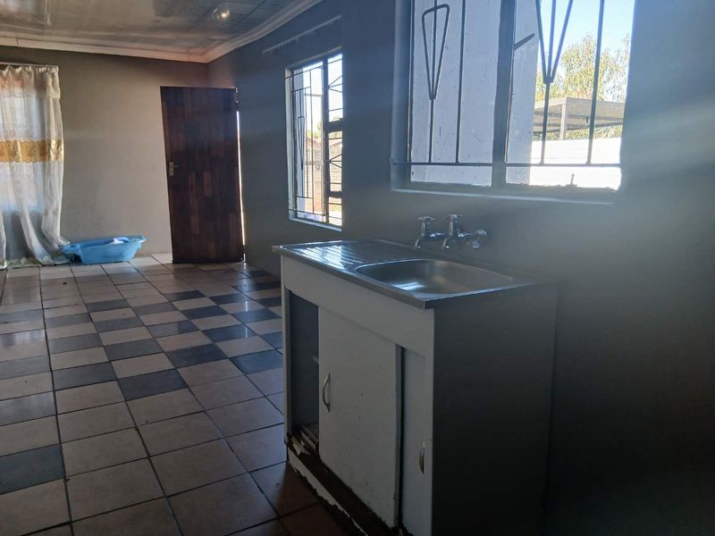 Mayberry Park Bachalor Pad to Rent - Photo 4