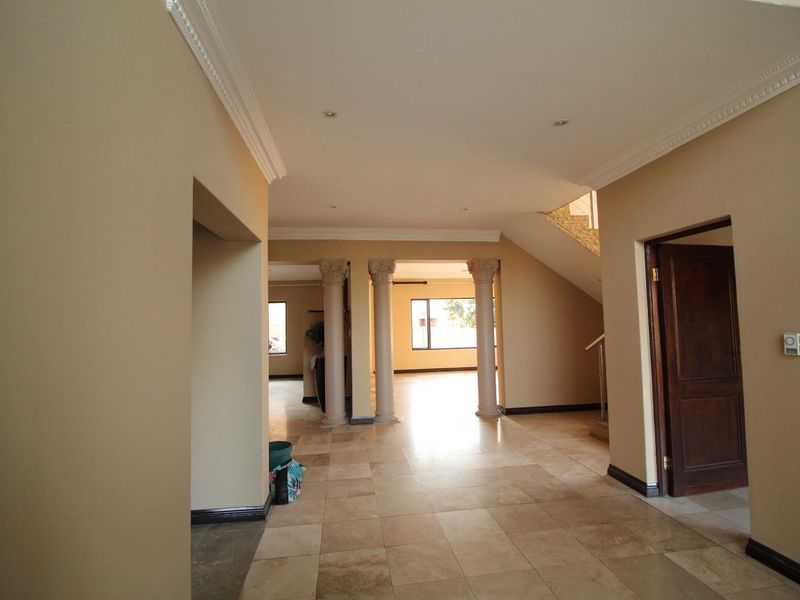 Elegant 4-Bedroom Tuscan Masterpiece For Sale in Blue Valley Golf Estate - Photo 3