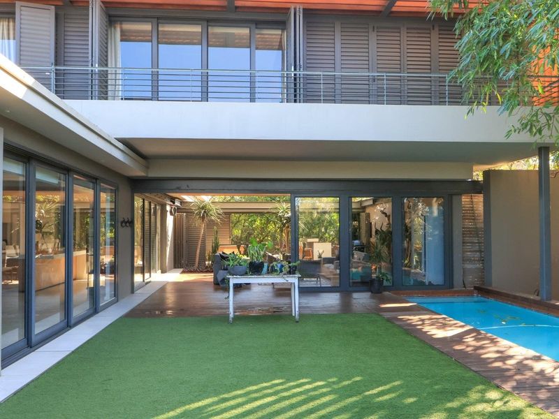Sophisticated Modern Living in Prestigious Hawaan Estate - Photo 3