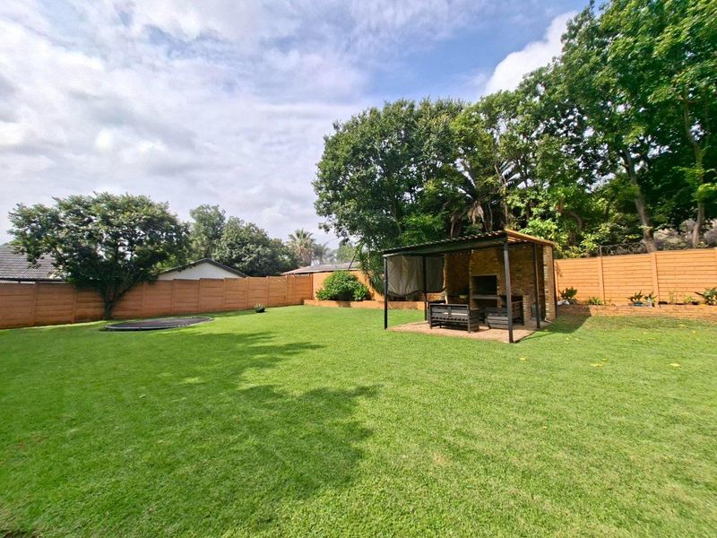 Spacious Thatched Home 5 Bedroom,3.5 Bathroom with cottage - Photo 4