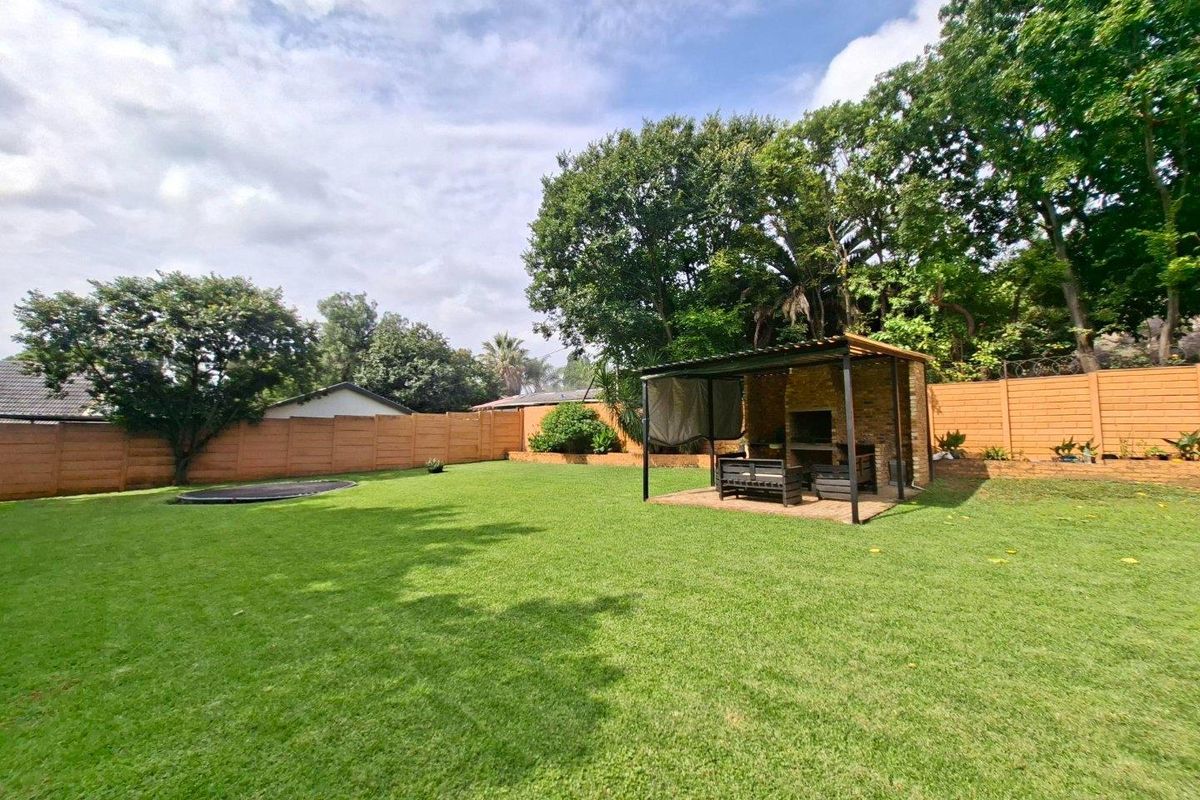 Spacious Thatched Home 5 Bedroom,3.5 Bathroom with cottage - Photo 4