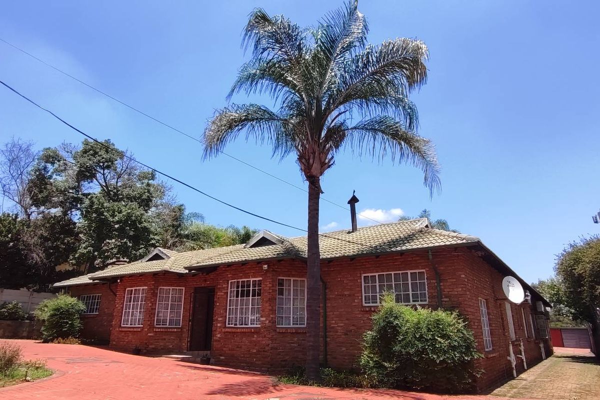 Guest House close to Menlyn Shopping Centre! - Photo 2