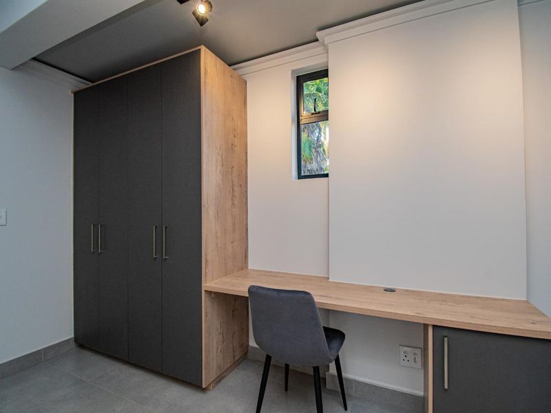 Modern 3-Bedroom with contemporary living! - Photo 9