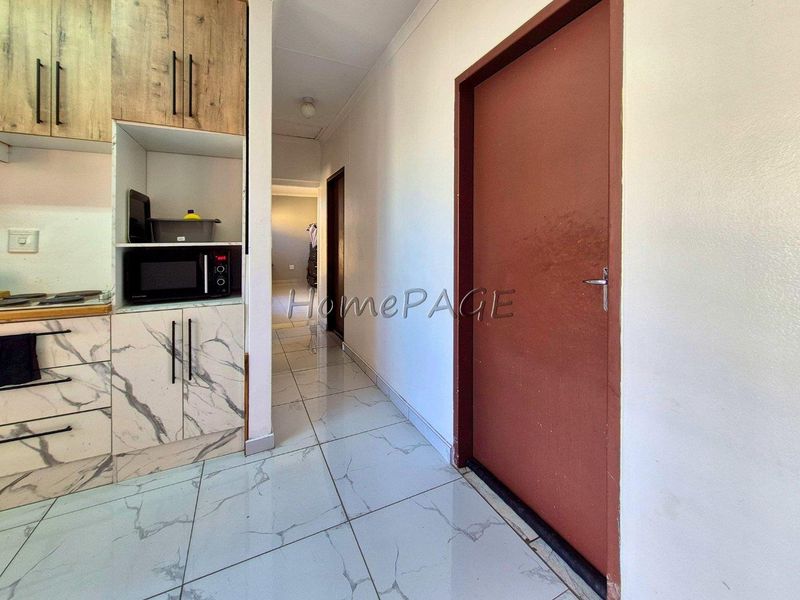 Kuisebmond, Walvis Bay:  3 Bedr Home with 3 Flats is for sale - Photo 10