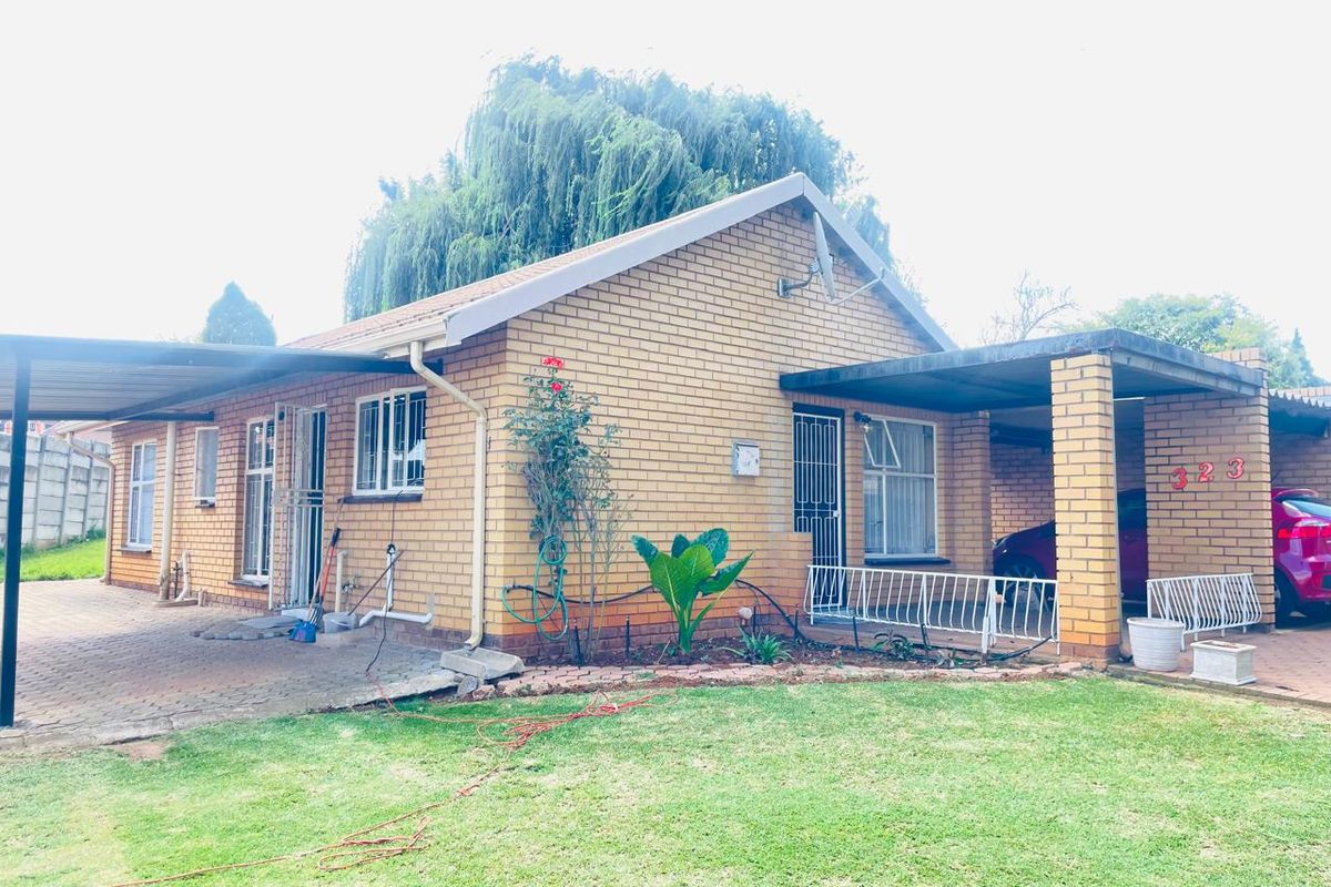 CHARMING NEAT FAMILY HOME!!!!! - Photo 4