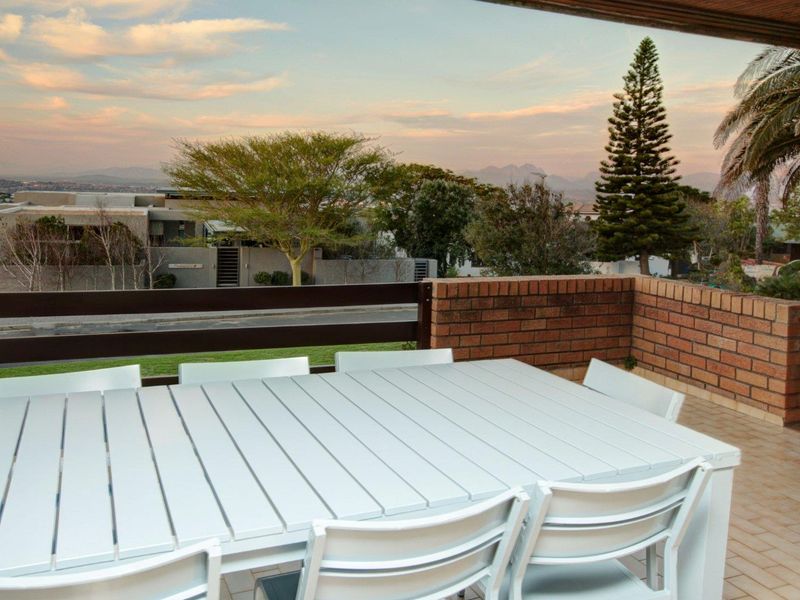 Large 4 Bedroom Home with 1 bedroom apartment to let In Welgemoed - Photo 7