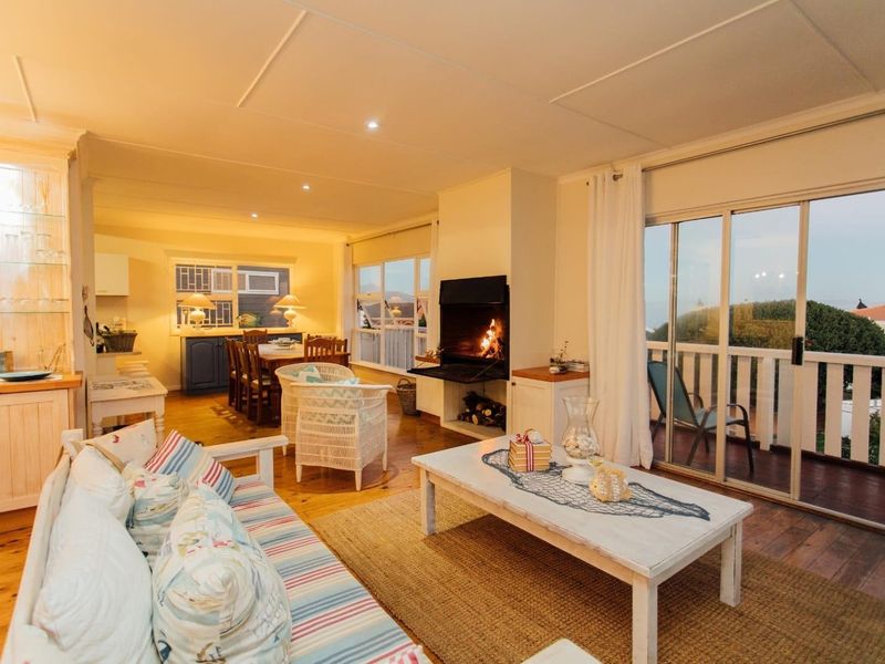 Furnished Coastal Retreat with Panoramic Ocean Views in Vermont - Photo 8