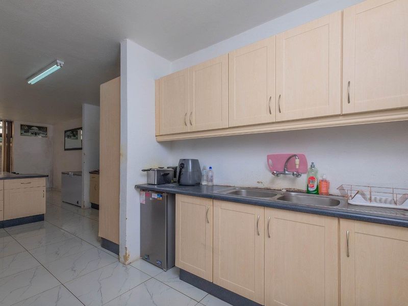 Spacious 3 Duplex Bedroom,2.5 Bath with own garden - Photo 10