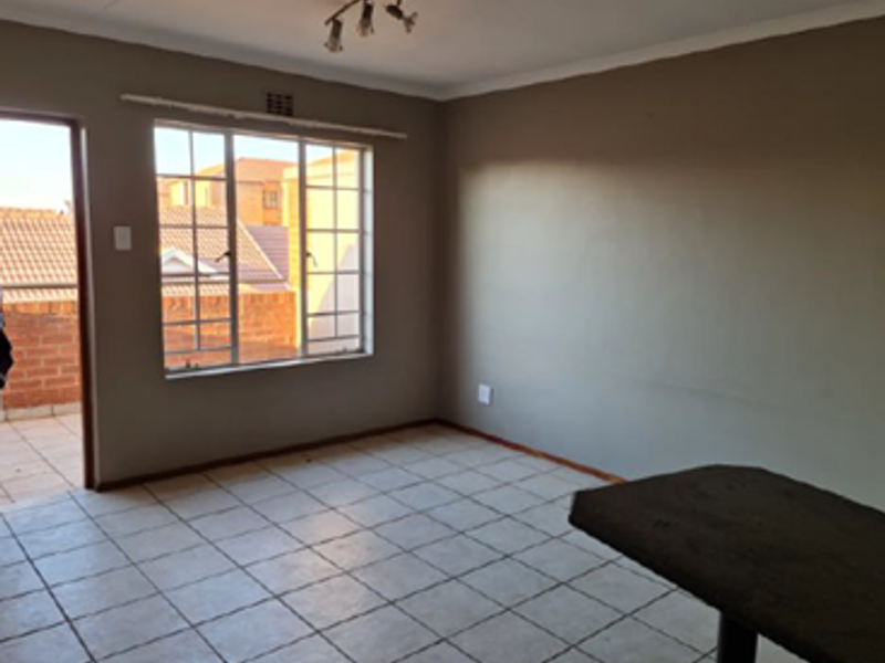 FOR RENT — Easy Living in Secure Villa Victoria, Brentwood Park - Photo 4