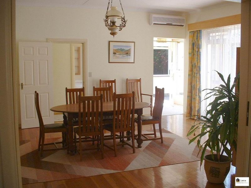 HOUSE PLUS FLAT WITH 14 ROOMS & OFFICE RIGHTS - Photo 5